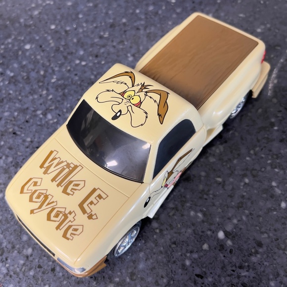 Wile Coyote Snap Kit Truck , Assembled - Picture 3 of 12